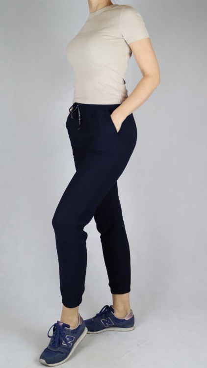 Spodnie dresowe wiązane z kieszeniami granatowe