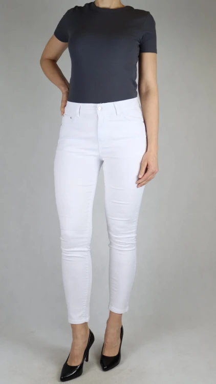 Spodnie jeans damskie modelujące białe