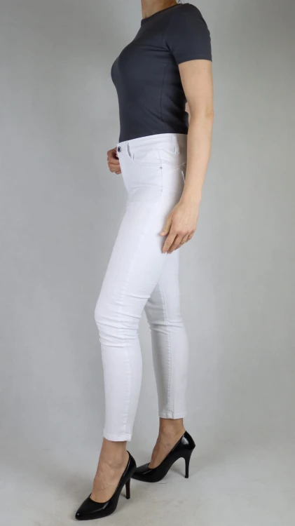 Spodnie jeans damskie modelujące białe