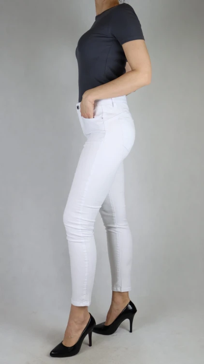 Spodnie jeans damskie modelujące białe